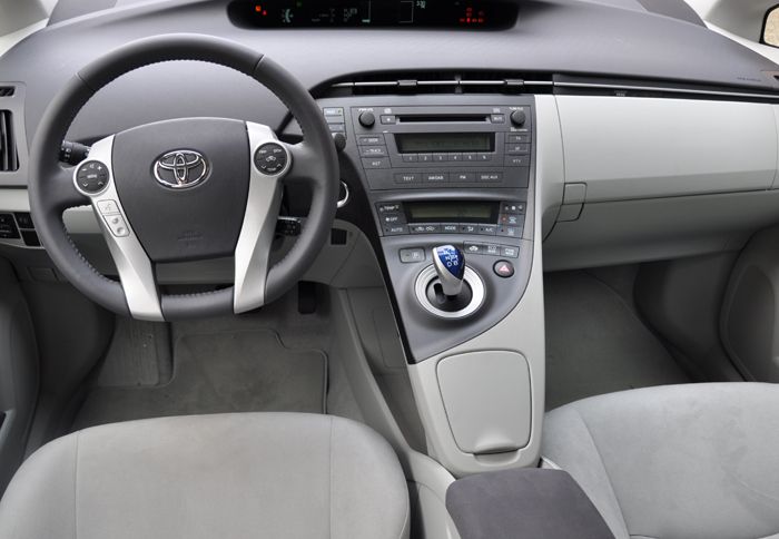 Φουτουριστικό θα μπορούσε να χαρακτηριστεί το εσωτερικό του Toyota Prius 